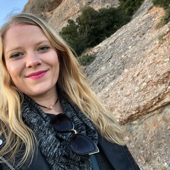 Meet your Posher, Jenna - Picture 3 of 3